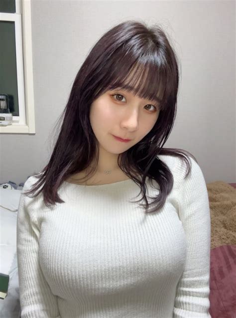 hカップの爆乳ロリ学生。グラビア級の極上ボディ、あどけなさが残る未成熟な女子に中出し発射|[FC2.